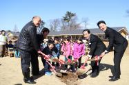 市内保育園などで桜の植樹式が行われました!