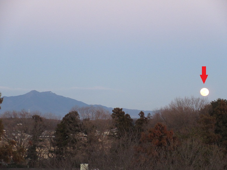 筑波山と満月