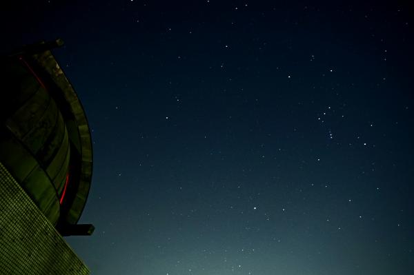 天体ドームと夜空