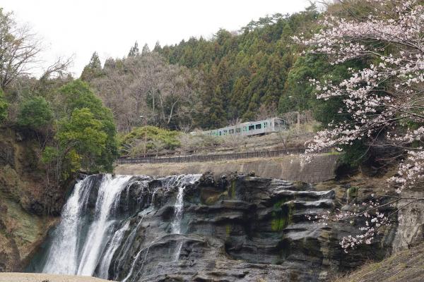 龍門の滝と烏山線